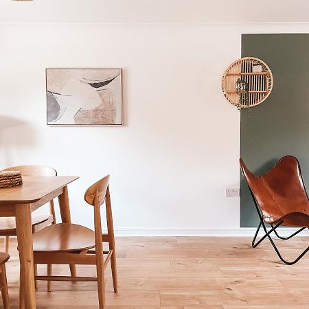 Hollybush Apartment, By Solace Stays Newport  Exterior photo